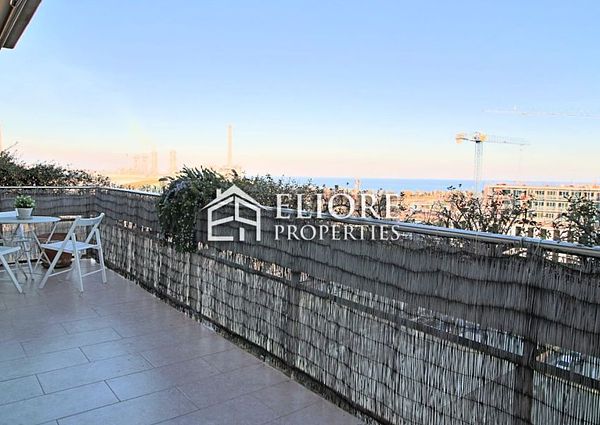 Bright penthouse with 2 private terraces and sea views!