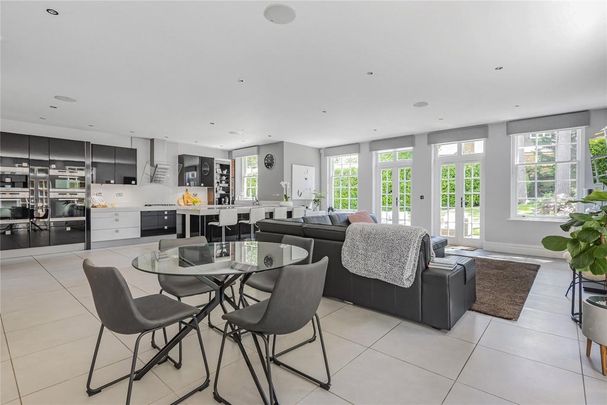 6 bedroom detached house to rent - Photo 1