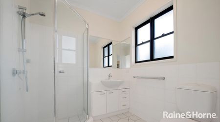 Your Toowong Retreat: Spacious, Modern & Conveniently Located! - Photo 2