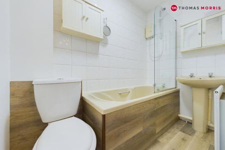 2 bedroom terraced house to rent - Photo 2