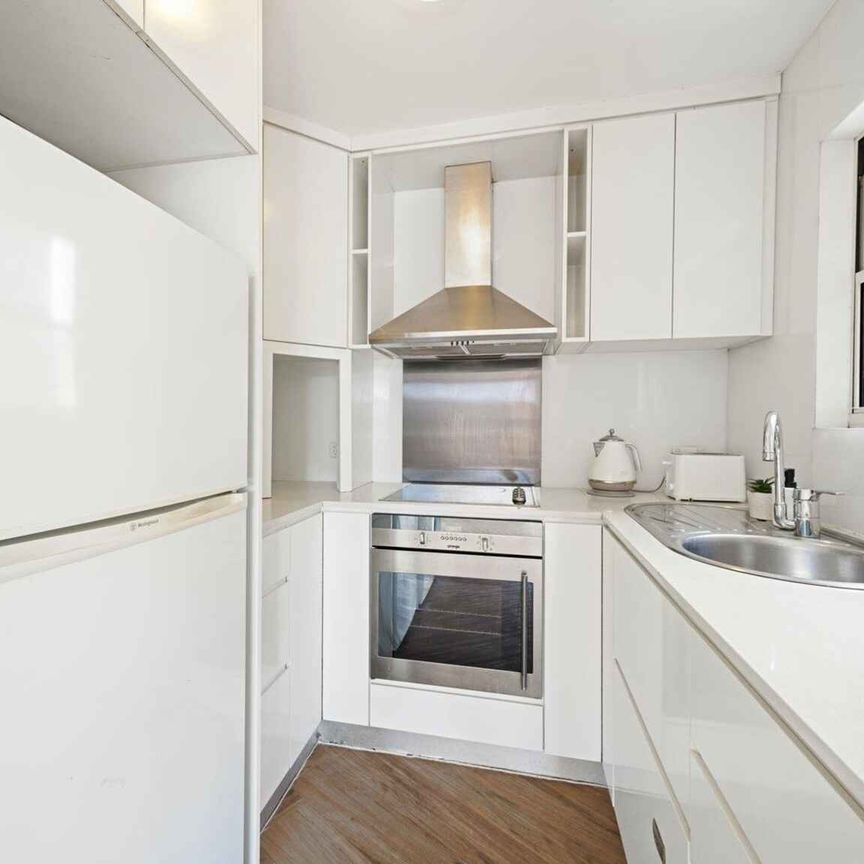 Bright & Stylish Two-Bedroom Apartment in Prime Location - Photo 1