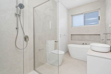 Brand New Luxury 5-Bedroom Duplex – Premium Living - Photo 4