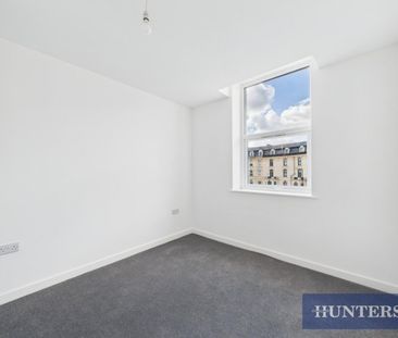 2 bedroom Flat To Let - Photo 5