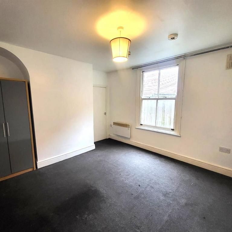 Studio to rent - Photo 1