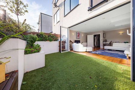 4 bedroom semi-detached house to rent - Photo 2