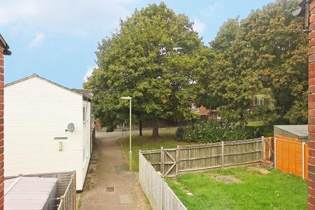 3 bedroom terraced house to rent - Photo 5