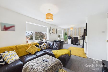 2 bedroom apartment to rent - Photo 4