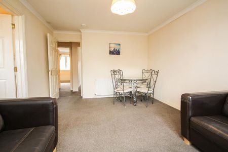 2 bedroom flat to rent - Photo 4