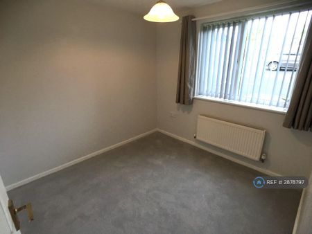 2 bedroom maisonette to rent - Photo 2