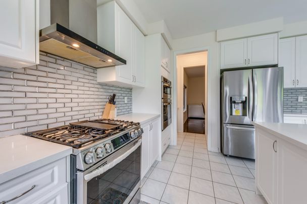 For Lease - 286 Danny Wheeler Boulevard, Georgina, Ontario - Photo 1