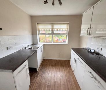 2 bedroom maisonette to rent - Photo 4