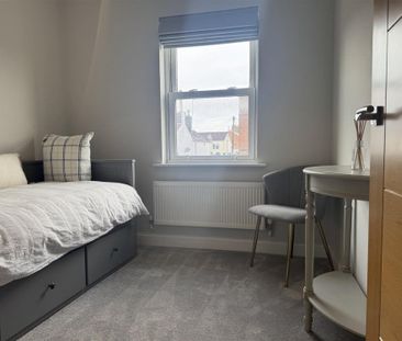 East Reach, Taunton - Photo 3