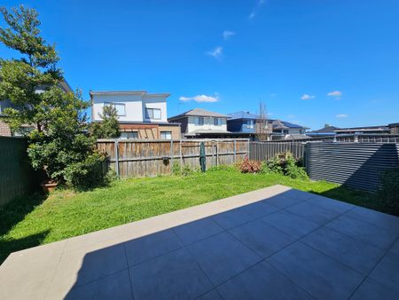 Modern and Spacious Family home in the heart of Colebee - Photo 5