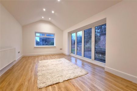 3 bedroom end of terrace house to rent - Photo 2