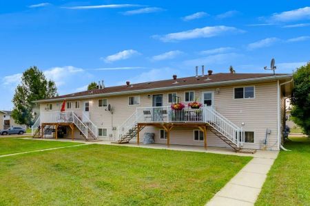 - 2 Bedroom at Eagle Manor - Photo 3