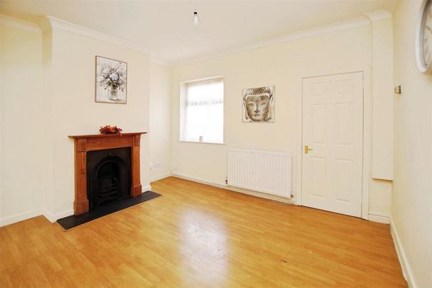 2 bedroom end of terrace house to rent - Photo 1