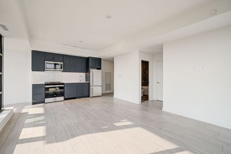 For Lease - 1606 Charles Street Unit# 1605, Whitby, Ontario - Photo 2