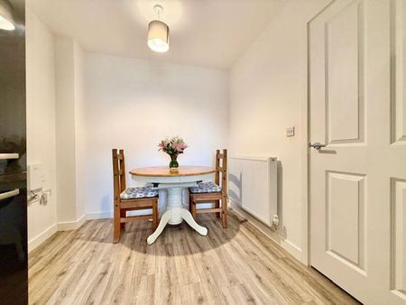 3 bedroom end of terrace house to rent - Photo 3