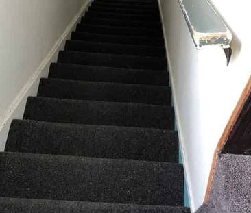 Spacious 5‑Bedroom +Study Flat – Close to City - Photo 3