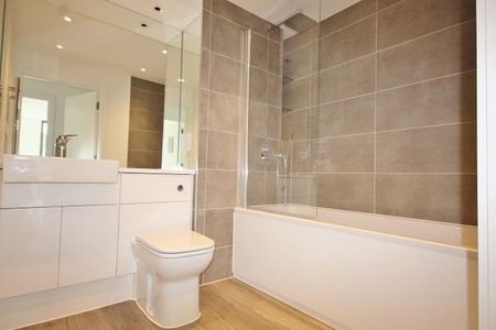 Kempton House, London Square, 122 High Street,TW18 - Photo 5