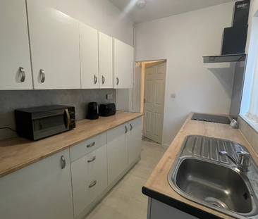 1 bedroom in a house share to rent - Photo 3