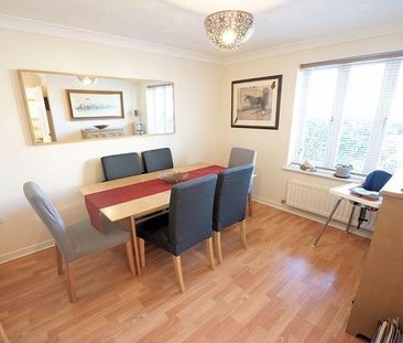 4 bedroom semi-detached house to rent - Photo 3