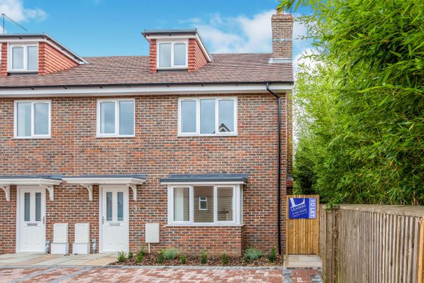 4 bedroom house to rent Southdown Place, Ardingly, Haywards Heath, RH17 - Photo 1