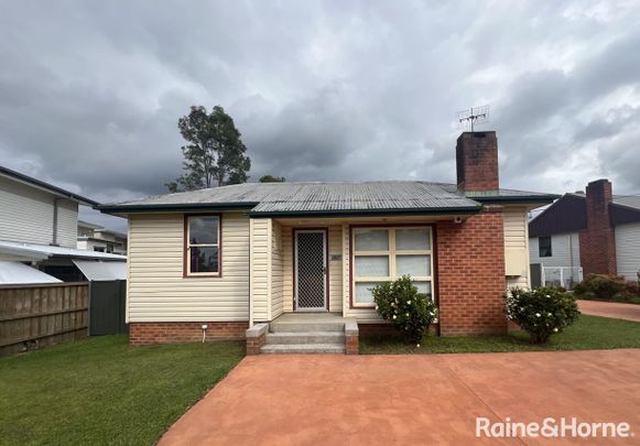 Convenient & Comfortable Living in Bomaderry - Photo 1
