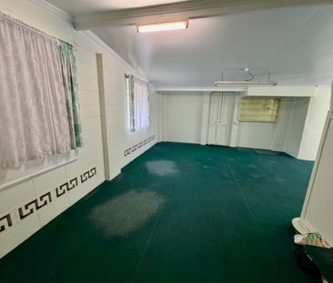 3 Bedroom - spacious family home with dual street access with two s... - Photo 2