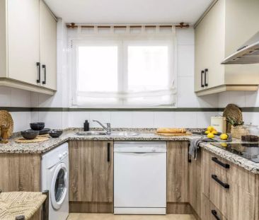 4-bedroom apartment for rent in Almagro, professionals preferred - Foto 4