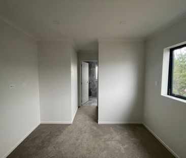 4 Bedrooms in Bucklands Beach - Photo 2
