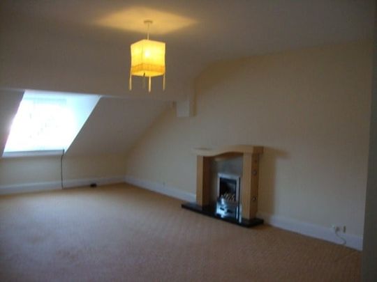 2 Bed Flat, Sandringham Drive, CH45 - Photo 1