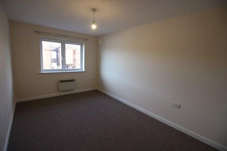 2 bedroom block of apartments to rent - Photo 2