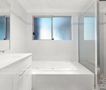 Century 21 the Paramount Group - Photo 4