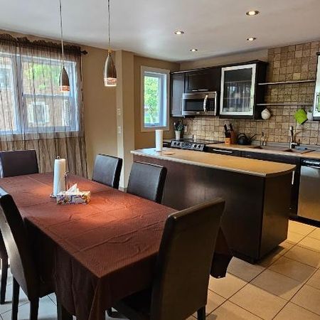 Grand 5 1/2 à louer MEUBLÉ + climatisation et jardin @ long terme - DISPONIBLE - Photo 4