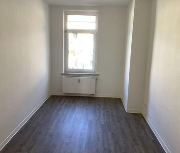 Dreiraumwohnung mit Balkon und Einbauküche - Foto 1