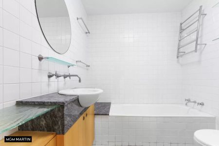 MGM MARTIN - ONE BEDROOM APARTMENT - Photo 4