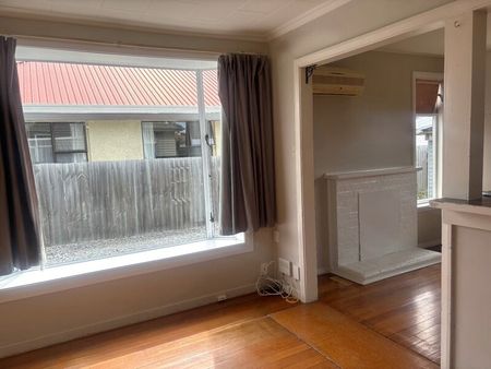 WALKING DISTANCE TO UC – STUDENT PROPERTY – FIVE BEDROOMS - Photo 3