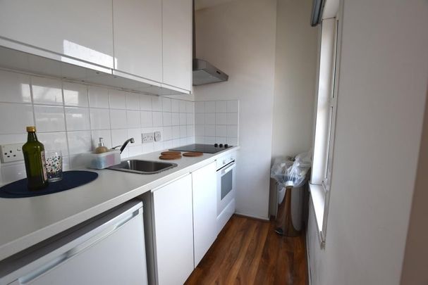 Studio Flat, Shepherds Bush, W12 - Photo 1