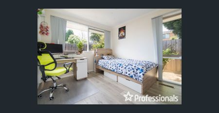 WONDERFULLY SPACIOUS IN LAKEWOOD - Photo 2