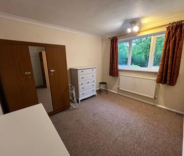 4 bedroom semi-detached house to rent - Photo 4