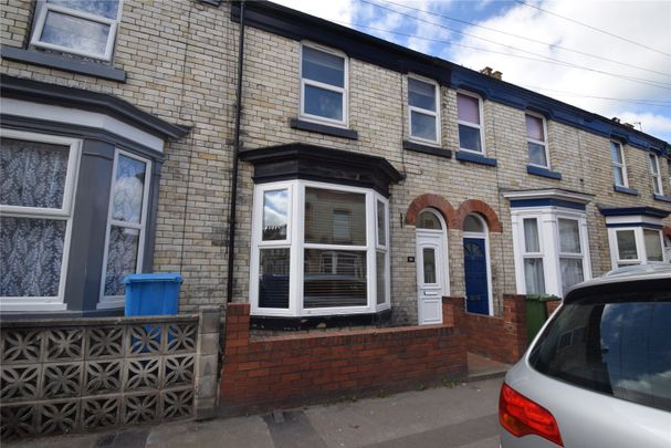 2 bed terraced house to rent in Tindall Street, Scarborough, YO12 - Photo 1