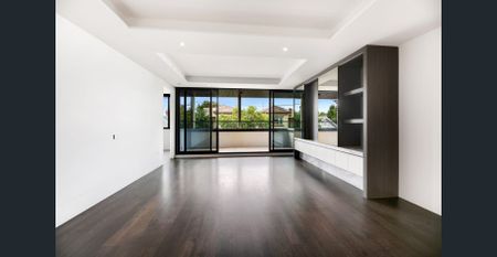 Luxury Living in the Heart of Hawksburn Village - Photo 2