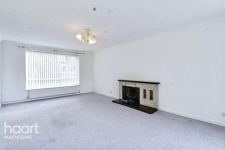 4 bedroom detached house to rent - Photo 3