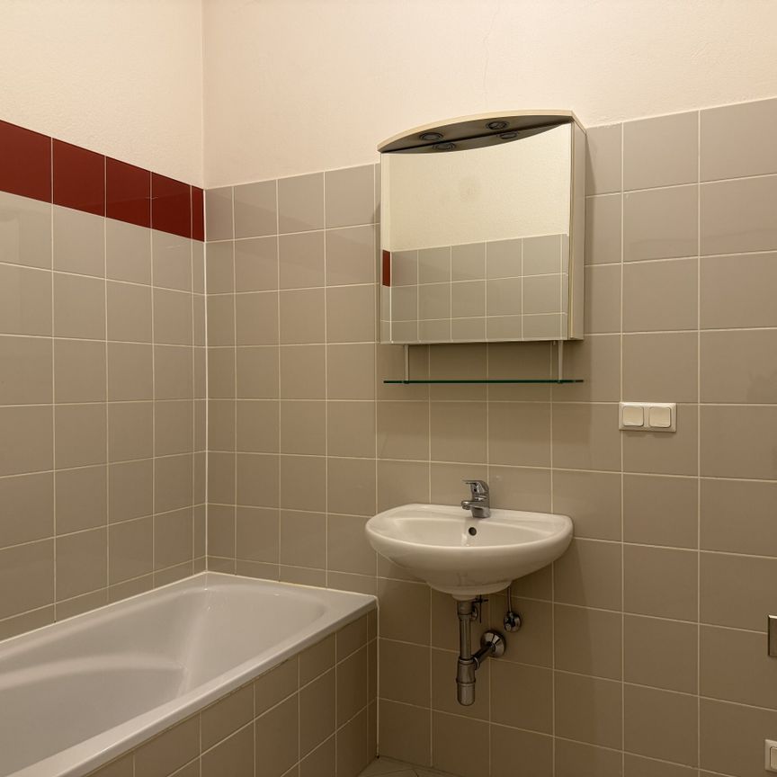 GROSSZÜGIGE 2-ZIMMERWOHNUNG NÄHE VOLKSTHEATER! Döblergasse 1/22 - Photo 1