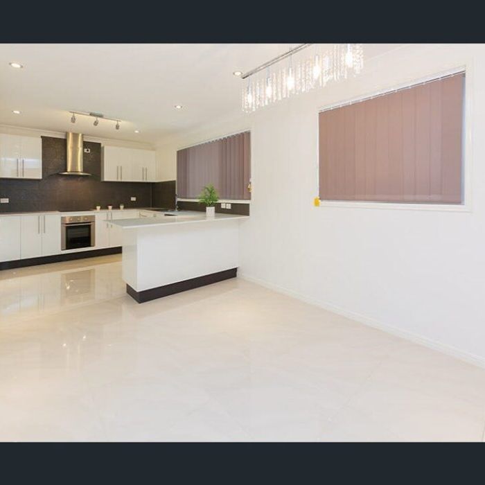 Open home rescheduled to 25th Mar 4:30pm-5pm-Family house with 10 kw Solars in Macgregor school catchment - Photo 1
