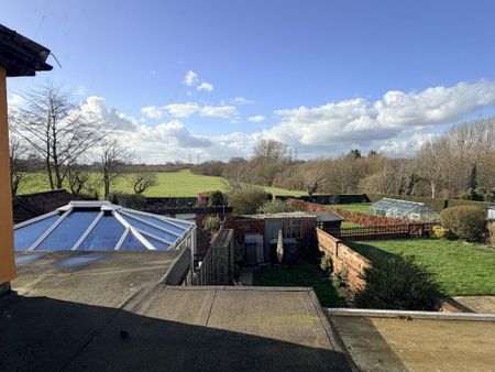 2 bedroom end of terrace house to rent - Photo 4