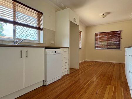 SOUTH TAMWORTH- 3 Bedroom Home - Photo 4