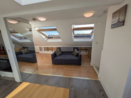 Studio Flat, Elmshaw Road, SW15 - Photo 2