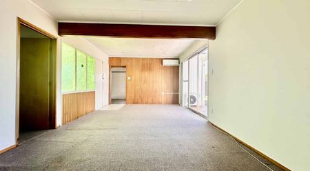 Large Family Home - Photo 3